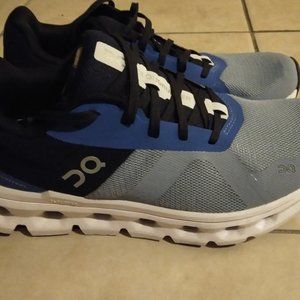 Womens On Running Cloud Runner size 7.5